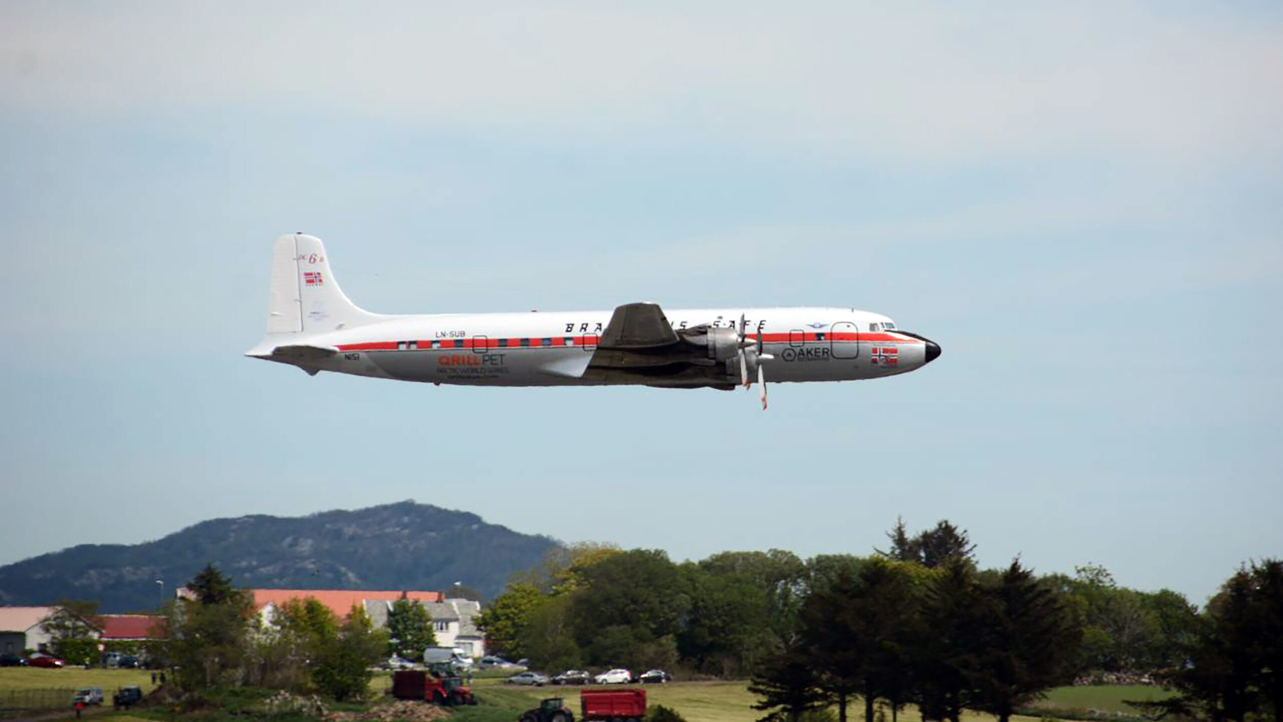 Etter 48 år på tur, endelig hjemme. Historien om Braathens DC-6B retur til Sola. Ved: Egil Endresen